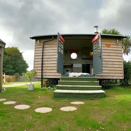 Romantic Retreat - Luxury Shepherds Hut + Hot Tub! Camborne Exterior foto