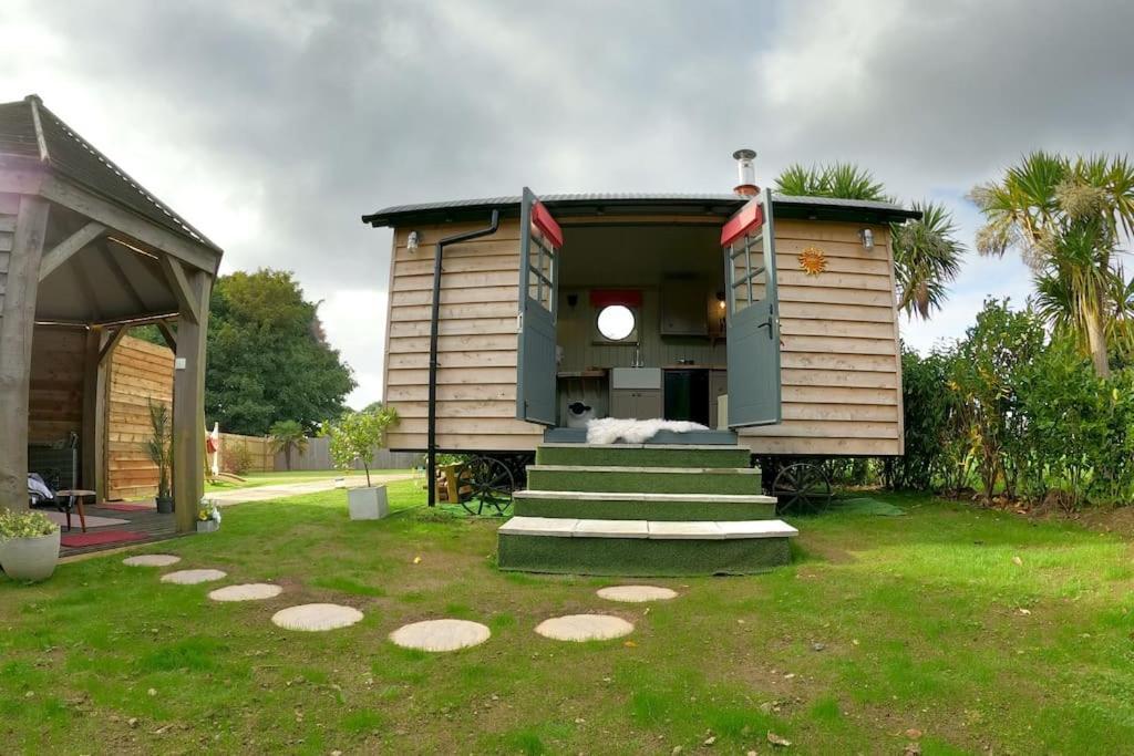 Romantic Retreat - Luxury Shepherds Hut + Hot Tub! Camborne Exterior foto