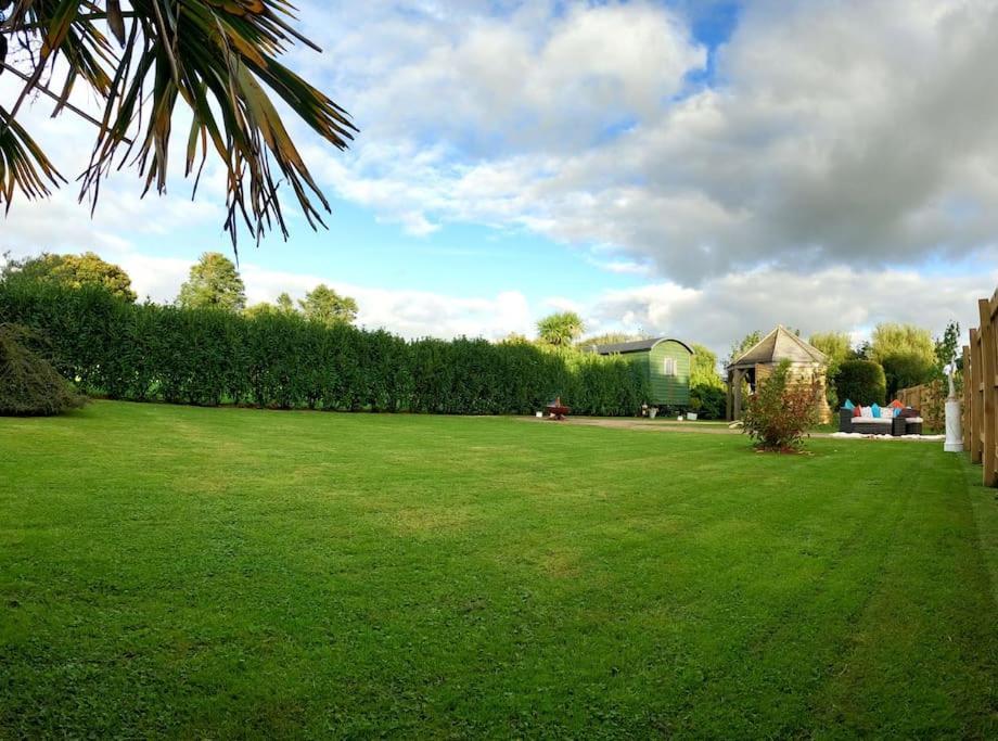 Romantic Retreat - Luxury Shepherds Hut + Hot Tub! Camborne Exterior foto