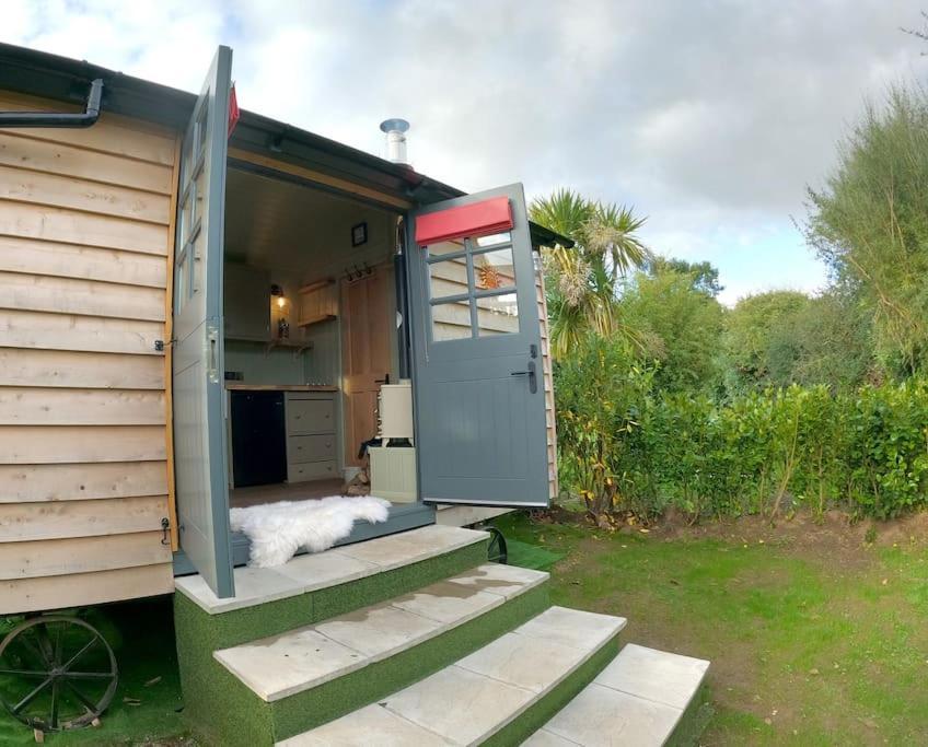 Romantic Retreat - Luxury Shepherds Hut + Hot Tub! Camborne Exterior foto